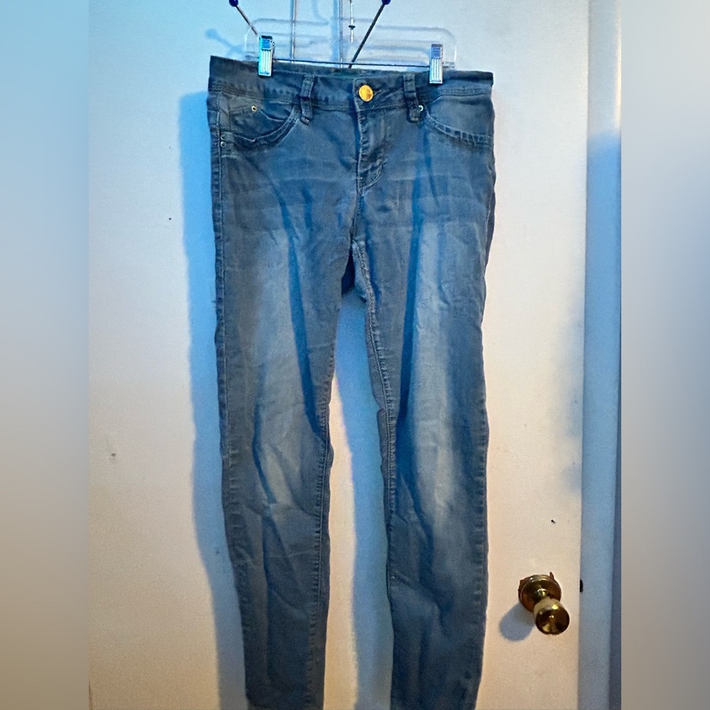 Size 11 skinny jeans, very soft stretchy material, very comfortable and low rise